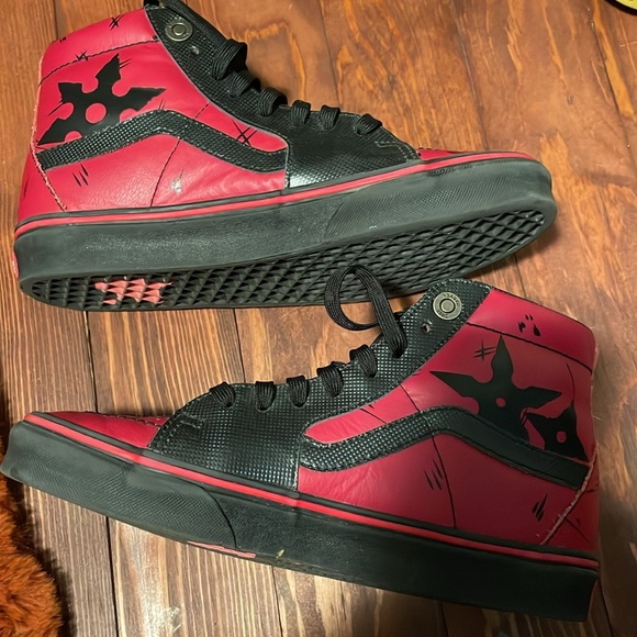 Vans Leather Marvel Deadpool Sk8 Hi High Top Vans - Picture 2 of 4